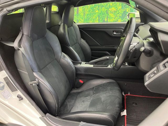 �y�n�[�t���U�[�V�[�g�z�������ƍ���S�n�𗼗������l�C�̃V�[�g���w�ʁE���ʂ̃t�@�u���b�N�f�ނ́A�ʋC���̗ǂ��⊊��ɂ����ɗD��Ă��܂��B�C���╞���ɍ��E���ꂸ���K�ɂ���肢�������܂��B