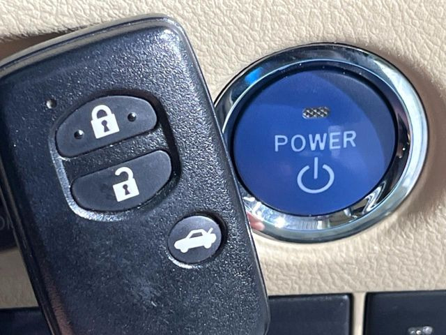 �y�X�}�[�g�L�[�z�J�o����|�P�b�g�ɓ��ꂽ�܂܂ł��h�A�̎{���E�������\�ȃX�}�[�g�L�[�𑕔��B�G���W���̃I���E�I�t�����J�M�����o���K�v����������Ƃ��Ă��֗��ł���