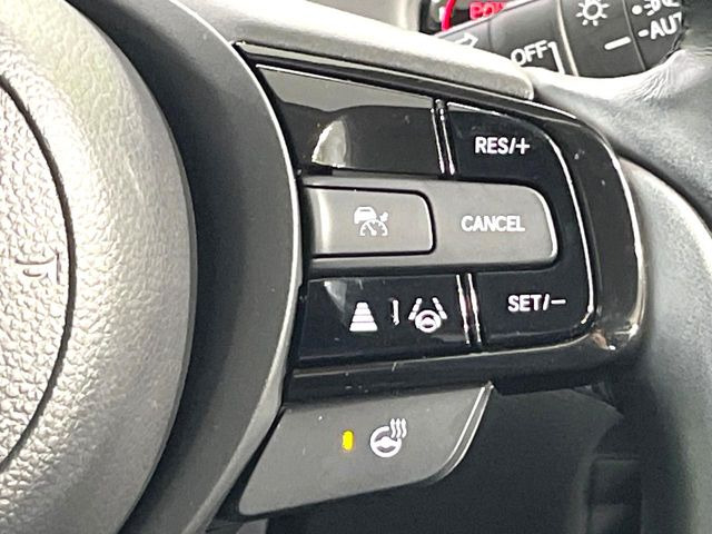 【アダプティブクルーズコントロール】高速道路での長距離走行が楽に!!自動で速度を保つクルーズコントロールが、衝突軽減システムと連携し、前方の車両を感知して車間を保つように速度調節してくれます!!