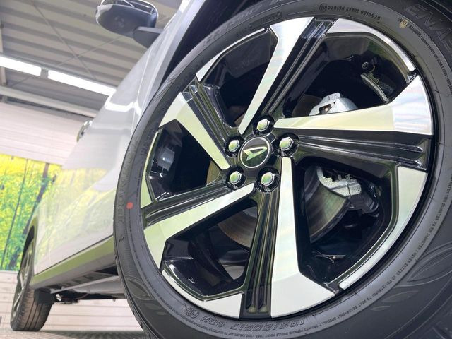 �y�����A���~�z�C�[���z�O�ςɃ}�b�`���������A���~�z�C�[���𑕒����Ă���܂��B�e��ЊO�A���~�z�C�[����A�X�^�b�h���X�^�C�����戵�����Ă���܂��B���񂲑��k����������