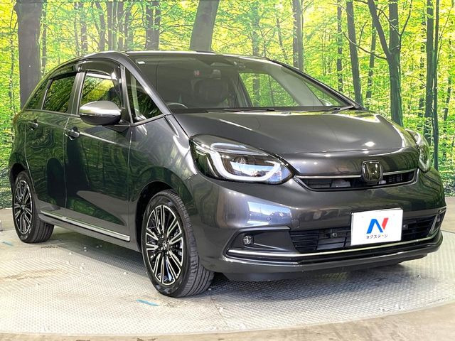 高透明度のガラス皮膜で撥水はもちろん、上質なツヤ・光沢を実現。紫外線や酸性雨から大切な愛車を保護し、色あせ・劣化を防止。「弾スプラッシュコート」、「弾プリミッサコート」からお選びいただけます。