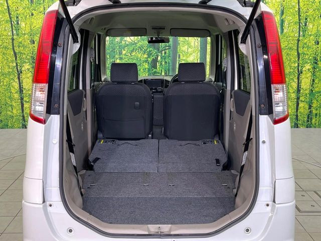 ���i�̂���������ʋ΁A���}���ɏ\���ȉ׎��X�y�[�X���m�ۂ��Ă���܂��B�Z�J���h�V�[�g��|���ƁA�傫�ȉו��̐ύڂ��\�ł���