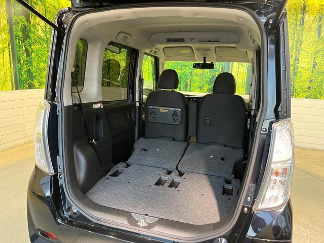 ���i�̂���������ʋ΁A���}���ɏ\���ȉ׎��X�y�[�X���m�ۂ��Ă���܂��B�Z�J���h�V�[�g��|���ƁA�傫�ȉו��̐ύڂ��\�ł���