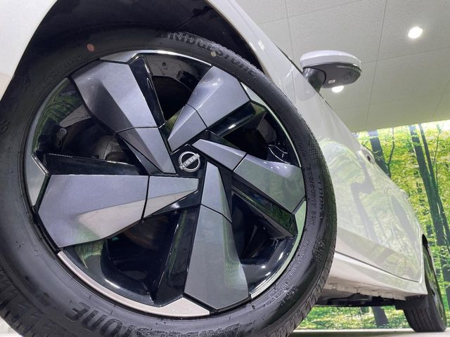 �y���������C���`�A���~�z�C�[���z�O�ςɃ}�b�`���������A���~�z�C�[���𑕒����Ă���܂��B�e��ЊO�A���~�z�C�[����A�X�^�b�h���X�^�C�����戵�����Ă���܂��B���񂲑��k����������