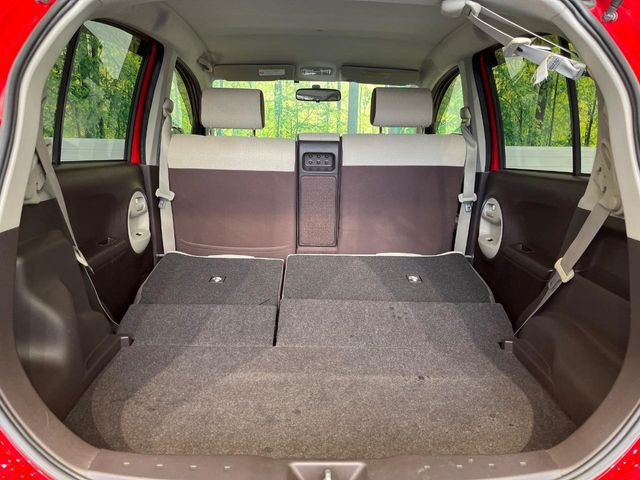 ���i�̂���������ʋ΁A���}���ɏ\���ȉ׎��X�y�[�X���m�ۂ��Ă���܂��B�Z�J���h�V�[�g��|���ƁA�傫�ȉו��̐ύڂ��\�ł���