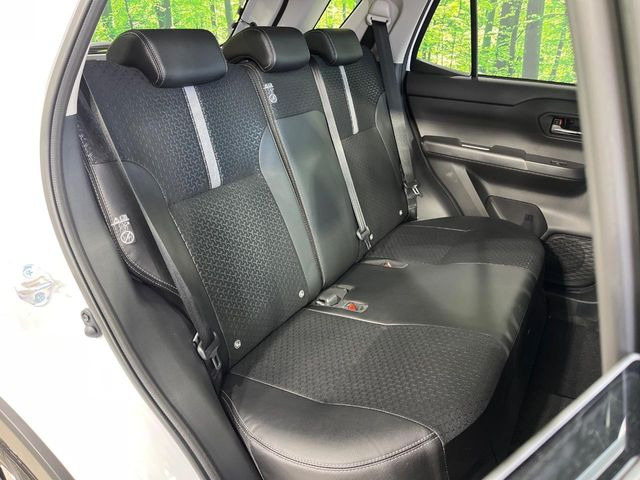 ���i���ȃI���W�i���t���A�}�b�g���I�v�V�����ɂĂ��p�ӂ��Ă���܂��B���D���ȃf�U�C����J���[�����Ԃɍ��킹�đI��ł����������Ƃ��ł��܂���