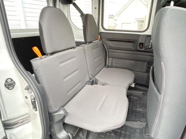 �L�X�Ƃ���2��ڃV�[�g�͋��Z���������A���S�n�����K!�F�B��Ƒ��Ƃ̂��o�����ɂ҂�����ł��B�x�r�[�V�[�g��`���C���h�V�[�g�g�p�������K�ɂ��߂�������������\���ȋ�Ԃ��m�ۂ��Ă��܂��B