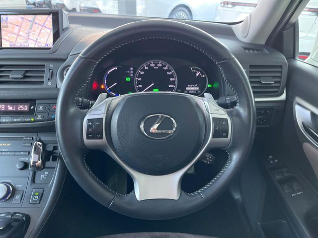 �y�����v�����X�e�A�����O�z�㎿�Ȋv���g�p���邱�ƂŁA��ɂ����������݂ƂĂ��^�]���₷���n���h���ł���