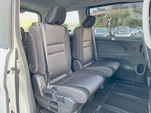 �Z�J���h�V�[�g�͒������������ƂȂ��Ă���A�X���C�h����ΒʘH�X�y�[�X���o��!�O��̈ړ����Ƃ��Ă��ȒP�ł���������A8����Ԏ������K�ȍ���S�n�̃V�[�g�ƂȂ��Ă��܂���