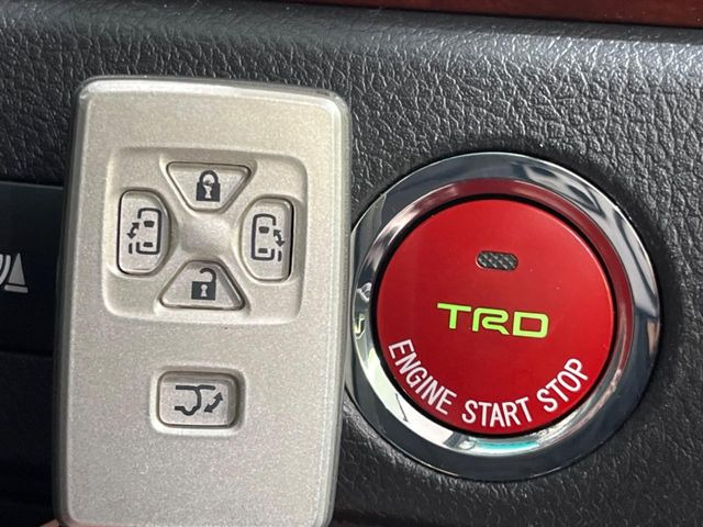 �y�X�}�[�g�L�[�z�J�o����|�P�b�g�ɓ��ꂽ�܂܂ł��h�A�̎{���E�������\�ȃX�}�[�g�L�[�𑕔��B�G���W���̃I���E�I�t�����J�M�����o���K�v����������Ƃ��Ă��֗��ł���