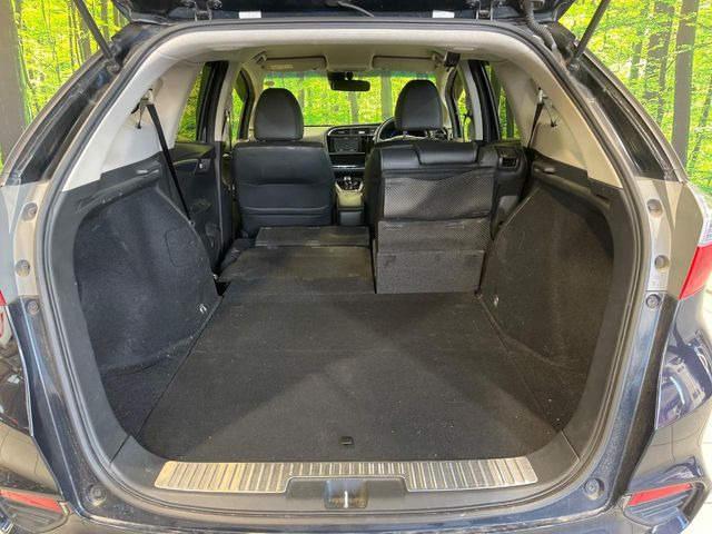 ���i�̂���������ʋ΁A���}���ɏ\���ȉ׎��X�y�[�X���m�ۂ��Ă���܂��B�Z�J���h�V�[�g��|���ƁA�傫�ȉו��̐ύڂ��\�ł���