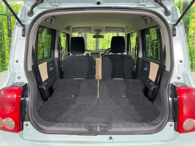 ���i�̂���������ʋ΁A���}���ɏ\���ȉ׎��X�y�[�X���m�ۂ��Ă���܂��B�Z�J���h�V�[�g��|���ƁA�傫�ȉו��̐ύڂ��\�ł���