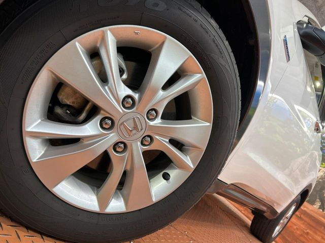 �y����16�C���`�A���~�z�C�[���z�O�ςɃ}�b�`���������A���~�z�C�[���𑕒����Ă���܂��B�e��ЊO�A���~�z�C�[����A�X�^�b�h���X�^�C�����戵�����Ă���܂��B���񂲑��k����������