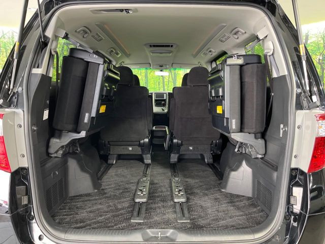 ���i�̂���������ʋ΁A���}���ɏ\���ȉ׎��X�y�[�X���m�ۂ��Ă���܂��B�Z�J���h�V�[�g��|���ƁA�傫�ȉו��̐ύڂ��\�ł���