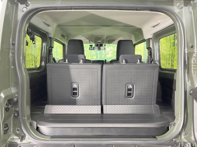 ���i�̂���������ʋ΁A���}���ɏ\���ȉ׎��X�y�[�X���m�ۂ��Ă���܂��B�Z�J���h�V�[�g��|���ƁA�傫�ȉו��̐ύڂ��\�ł���