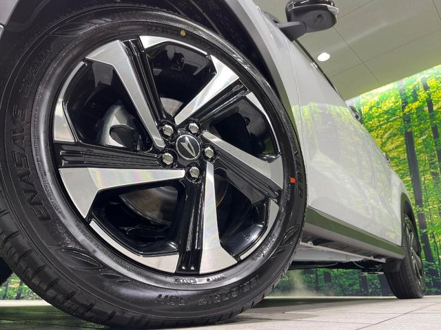 �y����17�C���`�A���~�z�C�[���z�O�ςɃ}�b�`���������A���~�z�C�[���𑕒����Ă���܂��B�e��ЊO�A���~�z�C�[����A�X�^�b�h���X�^�C�����戵�����Ă���܂��B���񂲑��k����������