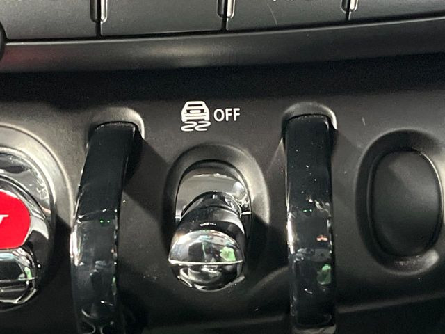 ��������h�~���u:�g���N�V�����R���g���[������ăJ�[�u���s���ȂǂŎԗ��̐�����s���Ă���܂��B