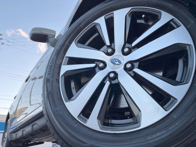 �y����18�C���`�A���~�z�C�[���z�O�ςɃ}�b�`���������A���~�z�C�[���𑕒����Ă���܂��B�e��ЊO�A���~�z�C�[����A�X�^�b�h���X�^�C�����戵�����Ă���܂��B���񂲑��k����������