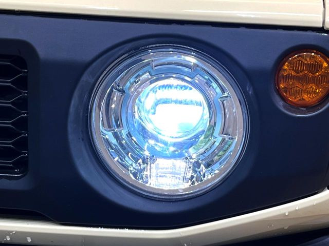 �yLED�w�b�h���C�g�z���V����ԑ��s�����ǍD�Ȏ��E���m�ۂ����S���ĉ^�]�ł��鍂�P�xLED�w�b�h���C�g�𑕔�!�_�����x�������A����d�͂��}�����Ă��܂��B