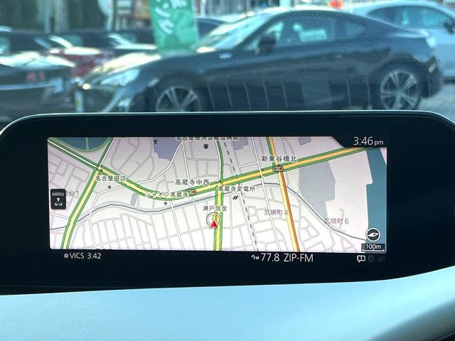 �y8.8�C���`�}�c�_�R�l�N�g�z�ԓ��̕��͋C�Ƀ}�b�`������^�̃f�B�X�v���C�B�X�}�z�ڑ��ł̃i�r�g�p��Bluetooth�Đ����A�l�X�ȋ@�\���y���߂܂��B�����I�ȃ_�C�������삪�\�ŁA�g��������ǍD�ł��B