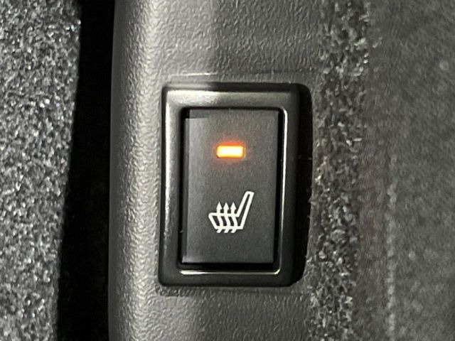 【シートヒーター】寒い日に重宝するシートヒーター!エアコンより早く温まってくれるので寒がりの人も安心ですね♪エアコンの温風は乾燥するから苦手、という方にもをおすすめです。