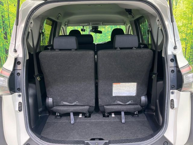 ���i�̂���������ʋ΁A���}���ɏ\���ȉ׎��X�y�[�X���m�ۂ��Ă���܂��B�T�[�h�V�[�g��|���ƁA�傫�ȉו��̐ύڂ��\�ł���