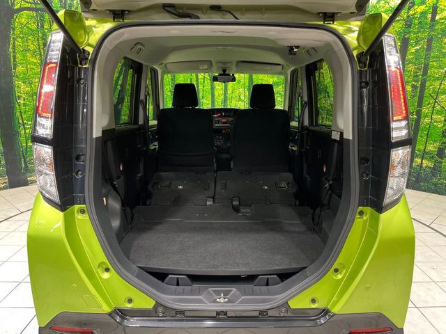 ���i�̂���������ʋ΁A���}���ɏ\���ȉ׎��X�y�[�X���m�ۂ��Ă���܂��B�Z�J���h�V�[�g��|���ƁA�傫�ȉו��̐ύڂ��\�ł���