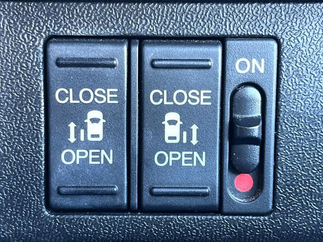 �y�����p���[�X���C�h�h�A�z�X�}�[�g�L�[��^�]�Ȃ̃X�C�b�`�Ō�ȗ����X���C�h�h�A�̊J���\���d��������͂����ăh�A���J����K�v�������A�����Ȃ��q�l�ł��ȒP�ɊJ���߂ł����K�ł���