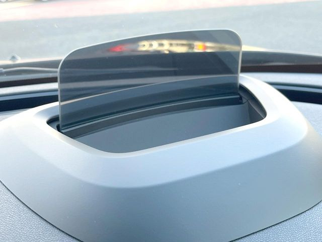 ���w�b�h�A�b�v�f�B�X�v���C:���݂̑��x�⑖�s�����f�W�^���\���ŉ^�]�ȑO���̃K���X�ɓ��e!�^�]���A���������炳���K�v�ȏ����m�F�ł���̂łƂ��Ă��֗��ň��S!