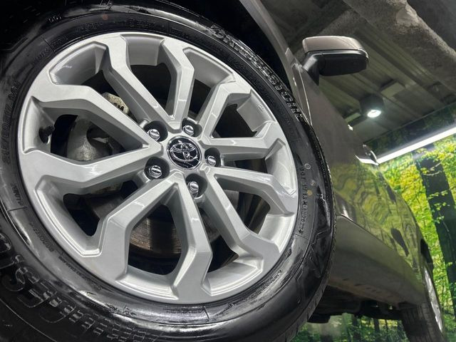 �y����17�C���`�A���~�z�C�[���z�O�ςɃ}�b�`���������A���~�z�C�[���𑕒����Ă���܂��B�e��ЊO�A���~�z�C�[����A�X�^�b�h���X�^�C�����戵�����Ă���܂��B���񂲑��k����������