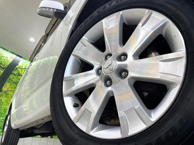 �y����18�C���`�A���~�z�C�[���z�O�ςɃ}�b�`���������A���~�z�C�[���𑕒����Ă���܂��B�e��ЊO�A���~�z�C�[����A�X�^�b�h���X�^�C�����戵�����Ă���܂��B���񂲑��k����������