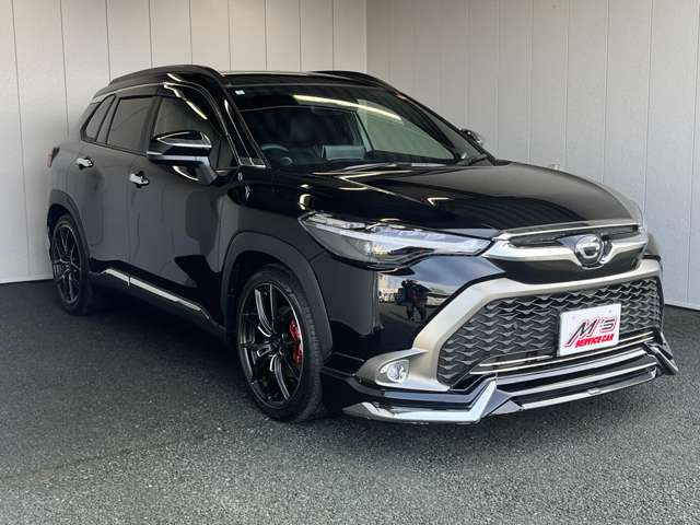 ���ʎԂ́u�T�[�r�X�J�[�G���Y �{�X�v�A�y�����Ԃ́u�T�[�r�X�J�[�G���Y �����X�v���炨�T�������܂��B