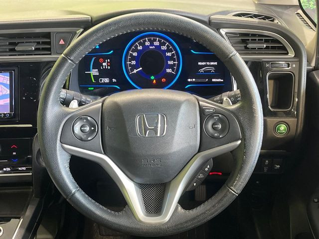 �y�����v�����X�e�A�����O�z�㎿�Ȋv���g�p���邱�ƂŁA��ɂ����������݂ƂĂ��^�]���₷���n���h���ł���