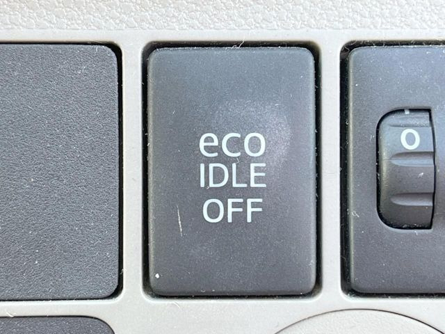 �y�A�C�h�����O�X�g�b�v�z�ԐM����a�؂Œ�Ԃ����ۂɃG���W�����~���A���ʂȔR���̏����}���܂��B�R��������ی�ɂȂ���@�\��G���W���̓u���[�L�𗣂��΍Ďn�����܂��B