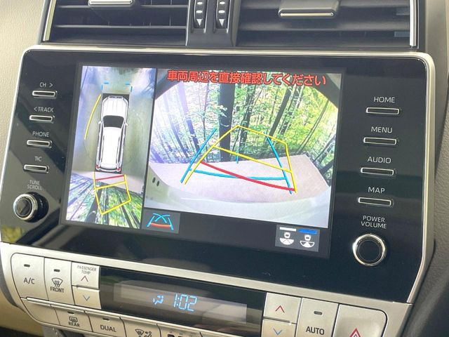 【パノラミックビューモニター】専用のカメラにより、上から見下ろしたような視点で360度クルマの周囲を確認することができます☆死角部分も確認しやすく、狭い場所での切り返しや駐車もスムーズに行えます。