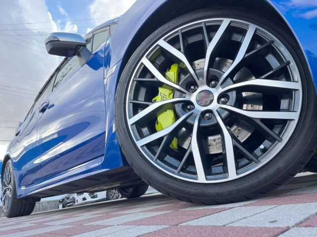 �y�O���[�h��p����19�C���`�A���~�z�C�[���z�f�U�C�����̍��������A���~�z�C�[���𑕒����Ă���܂��B�e��ЊO�A���~�z�C�[����A�X�^�b�h���X�^�C�����戵�����Ă���܂��B���񂲑��k����������