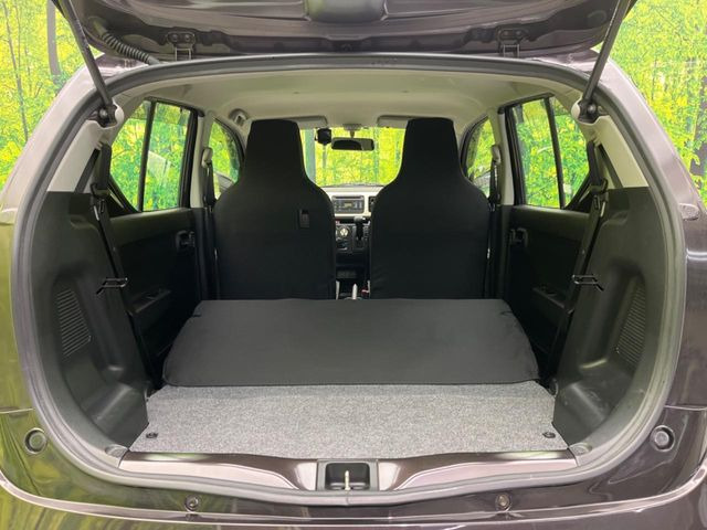 ���i�̂���������ʋ΁A���}���ɏ\���ȉ׎��X�y�[�X���m�ۂ��Ă���܂��B�Z�J���h�V�[�g��|���ƁA�傫�ȉו��̐ύڂ��\�ł���