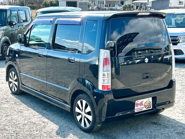 ���X�ł͌y�����Ԃ��畁�ʎԂ܂ŕ��L���I�[�����[�J�[�̎Ԏ�E�F�E�O���[�h��L�x�ɑ����Ă���܂��B