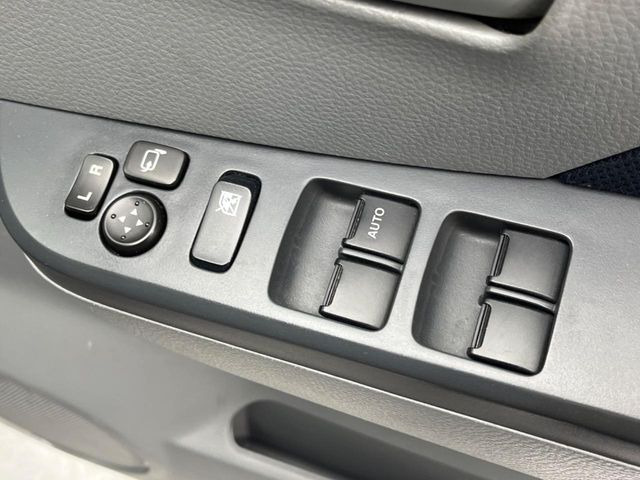 �y�d���i�[�~���[�z�T�C�h�~���[�͓d���i�[���ƂȂ��Ă���A�������ԏ�ł��L�Y�������X�N��}�����܂��B