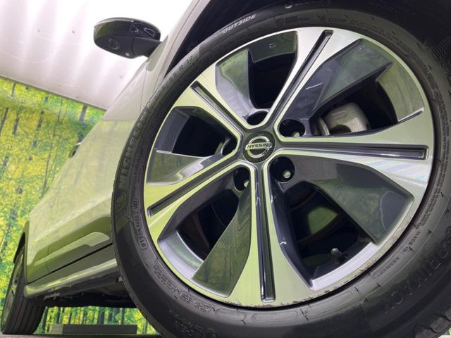 �y����17�C���`�A���~�z�C�[���z�O�ςɃ}�b�`���������A���~�z�C�[���𑕒����Ă���܂��B�e��ЊO�A���~�z�C�[����A�X�^�b�h���X�^�C�����戵�����Ă���܂��B���񂲑��k����������