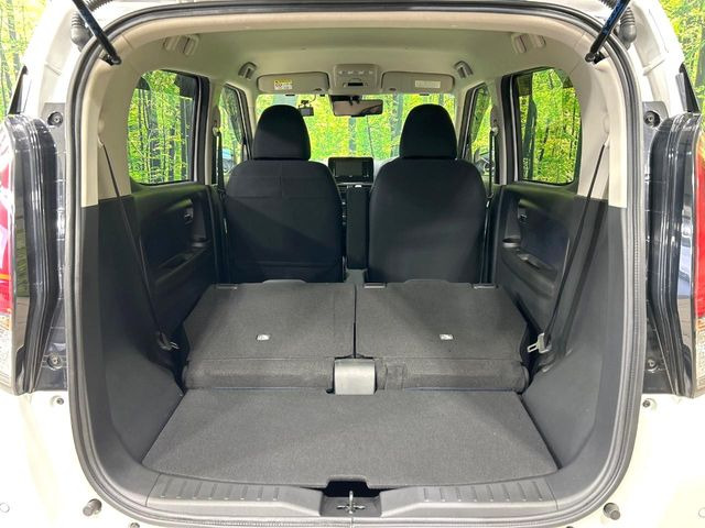 ���i�̂���������ʋ΁A���}���ɏ\���ȉ׎��X�y�[�X���m�ۂ��Ă���܂��B�Z�J���h�V�[�g��|���ƁA�傫�ȉו��̐ύڂ��\�ł���