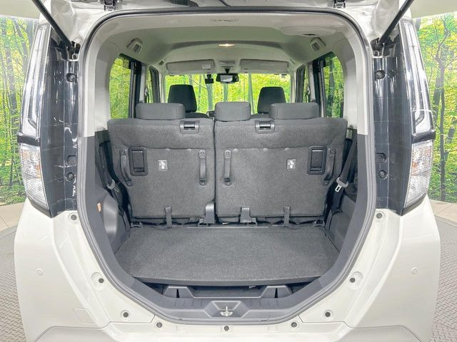 ���i�̂���������ʋ΁A���}���ɏ\���ȉ׎��X�y�[�X���m�ۂ��Ă���܂��B�Z�J���h�V�[�g��|���ƁA�傫�ȉו��̐ύڂ��\�ł���