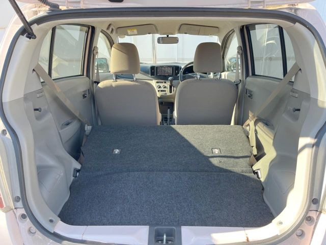 ���i�̂���������ʋ΁A���}���ɏ\���ȉ׎��X�y�[�X���m�ۂ��Ă���܂��B�Z�J���h�V�[�g��|���ƁA�傫�ȉו��̐ύڂ��\�ł���