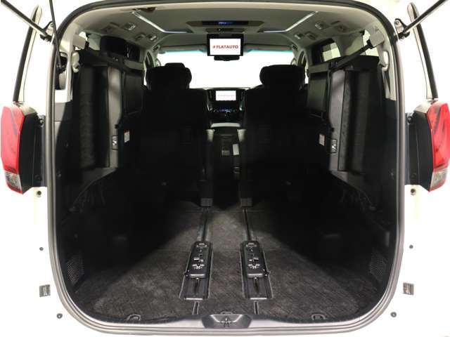 ミニバン最大級のスペース!ご家族、お友達とのキャンプやバーベキューほか、お仕事でも十分な容量が有ります!