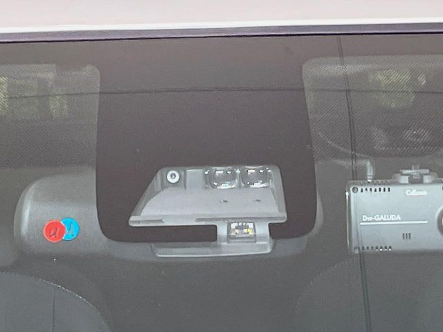 �y�g���^�Z�[�t�e�B�Z���X�z���s���ɑO���̎ԗ�����F�����A�Փ˂������Ȏ��͌x��ƃu���[�L�ŏՓˉ���Ɣ�Q�y�����A�V�X�g�B�����S�Ƀh���C�u�����y���݂��������܂��B