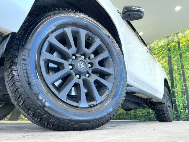 【純正アルミホイール】外観にマッチした純正アルミホイールを装着しております。各種社外アルミホイールや、スタッドレスタイヤも取扱いしております。是非ご相談ください♪