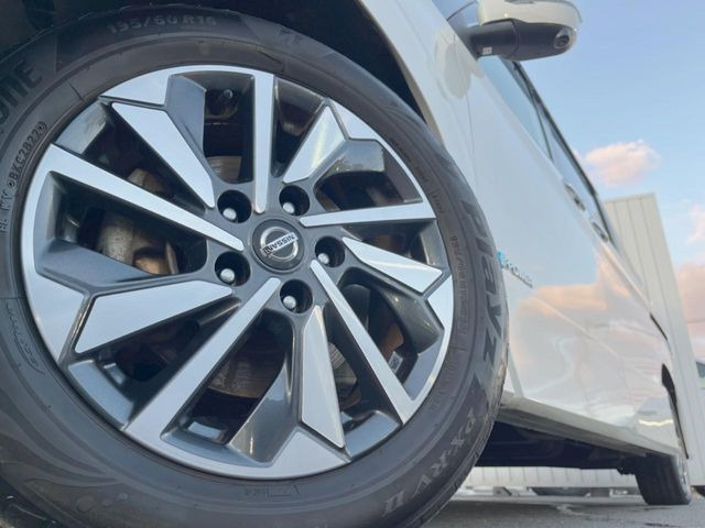 �y�����A���~�z�C�[���z�O�ςɃ}�b�`���������A���~�z�C�[���𑕒����Ă���܂��B�e��ЊO�A���~�z�C�[����A�X�^�b�h���X�^�C�����戵�����Ă���܂��B���񂲑��k����������