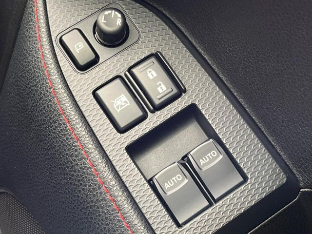 �y�d���i�[�~���[�z�T�C�h�~���[�͓d���i�[���ƂȂ��Ă���A�������ԏ�ł��L�Y�������X�N��}�����܂��B