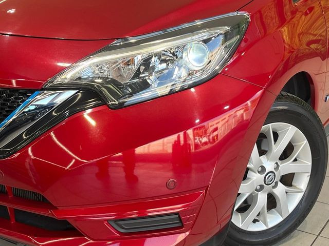 �yLED�w�b�h���C�g�z���V����ԑ��s�����ǍD�Ȏ��E���m�ۂ����S���ĉ^�]�ł��鍂�P�xLED�w�b�h���C�g�𑕔�!�_�����x�������A����d�͂��}�����Ă��܂��B