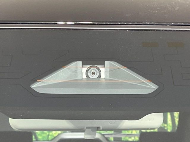 【スズキ セーフティサポート】走行中に前方の車両等を認識し、衝突しそうな時は警報とブレーキで衝突回避と被害軽減をアシスト。より安全にドライブをお楽しみいただけます。